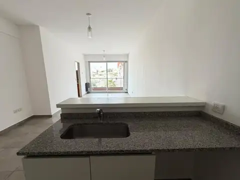 Departamento en Alquiler en Parque Chacabuco, $ 650.000