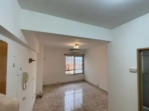 Departamento 1 Ambiente o Monoambiente en Liniers sobre Avenida Rivadavia al 10.400