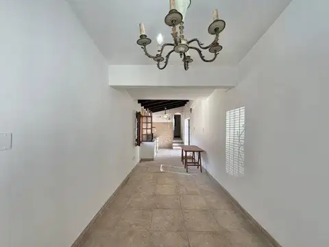 Casa en Alquiler con 2 cocheras