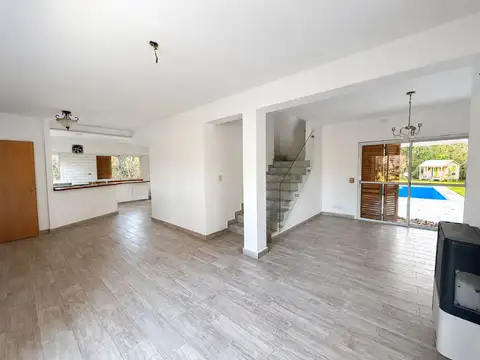 Casa 5 ambientes con 2 baños
