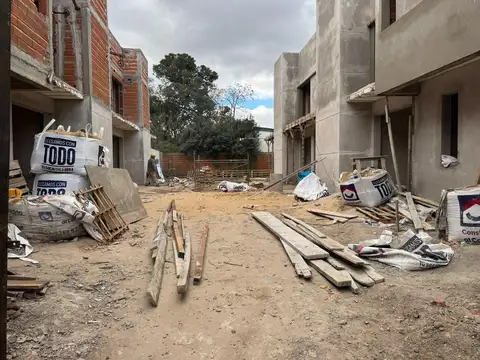 Depto Tipo Casa en Venta en City Bell, USD 184.500