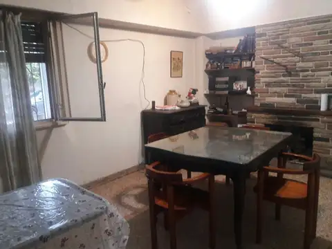 Casa 4 ambientes con 1 baño