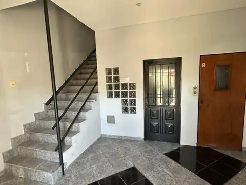 Almirante Brown 1300, Piso 1