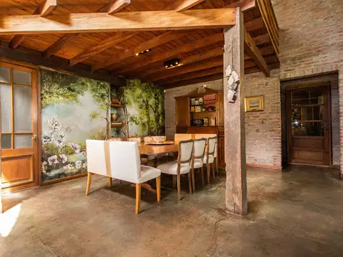 Casa 6 ambientes con 5 baños