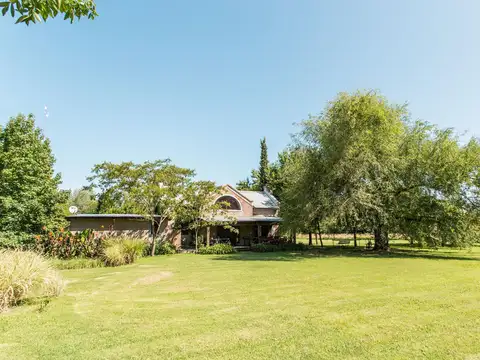Casa en Alquiler Temporal con 3 cocheras