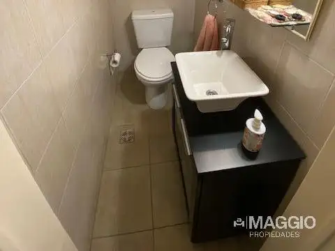 Casa 5 ambientes con 2 baños