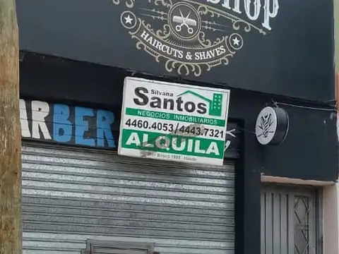 LOCAL FRENTE A PLAZA CENTRAL