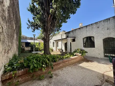 EN VENTA CASA DE PASILLO UNICO A RECICLAR BARRIO ABASTO