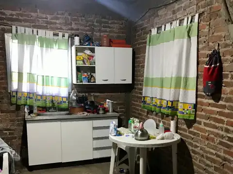 Echenagua N°1278 e/ Juan XXIII