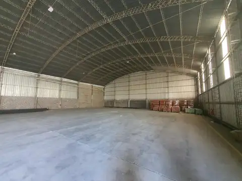 Depósito en Alquiler de 1400 m2 en Zarate Autovia 6