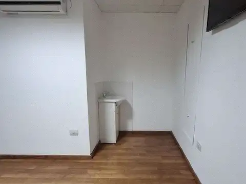 Oficina 20 ambientes con 5 baños