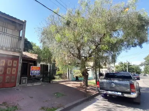 Casa con pileta en venta en Villa Luzuriaga