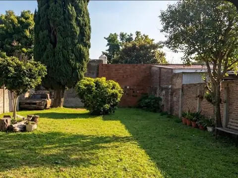 Venta de casa 4 ambientes con jardin