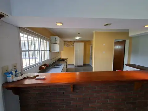 Casa en venta frente al Carrefour, en el Barrio El Mirador, Ciudad de Lujan