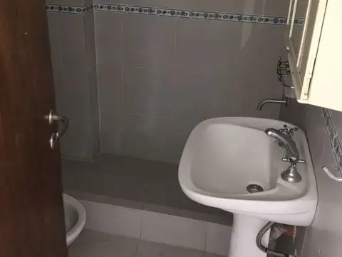 Departamento 2 ambientes con cochera. Zona Residencial.