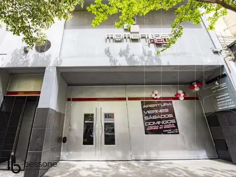 Local bailable y hotel en el centro