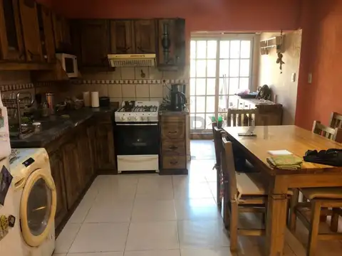 Departamento 4 ambientes con 2 baños