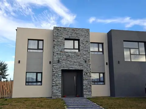 Casa con pileta en San Sebastian Apto crédito