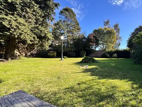 Casa en Venta con 4 cocheras