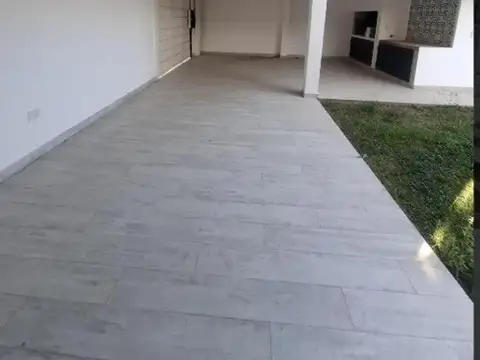 Casa 5 ambientes con 3 baños