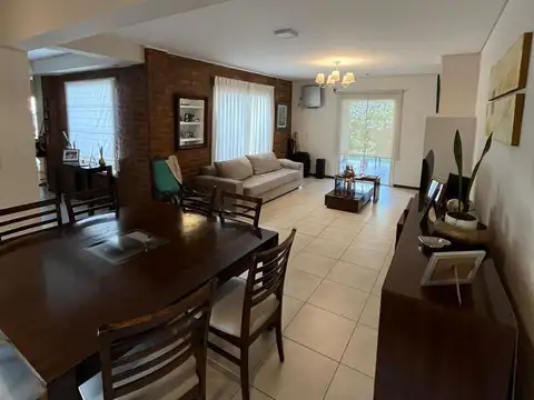 Casa 5 ambientes con 1 baño