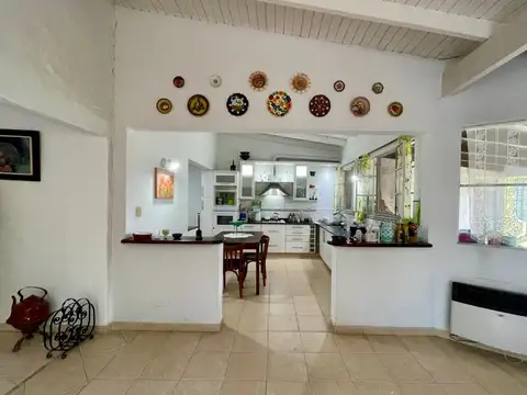 Casa 5 ambientes con 2 baños