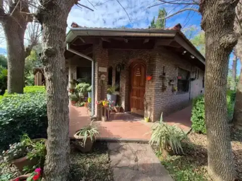 Quinta en Venta con 2 cocheras