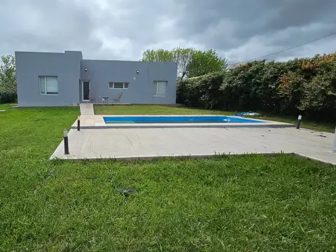 Casa en venta c/ cochera en Barrio privado Pago Chico