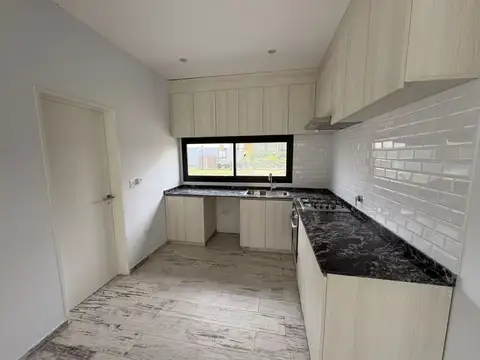 Casa en Venta en Pilar del Este - Santa Emilia, USD 180.000