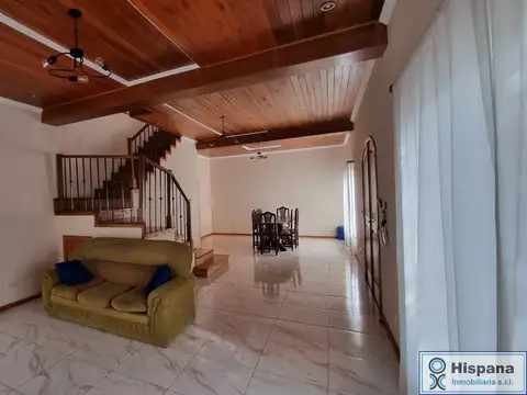 Casa 6 ambientes con 4 baños