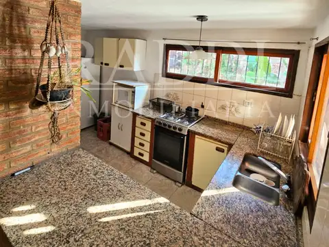 Casa 6 ambientes con 2 baños