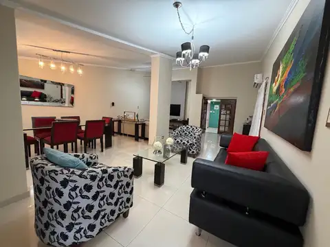 EXCLUSIVA CASA EN VENTA DE 3 DORMITORIOS