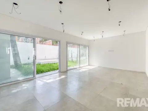 VENTA TRIPLEX 4 AMBIENTES EN VILLA UDAONDO