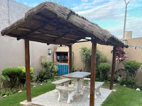 VENTA CASA 3 DORMITORIOS B° COLON