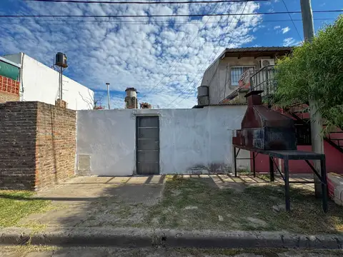 Casa 4 ambientes con 1 baño