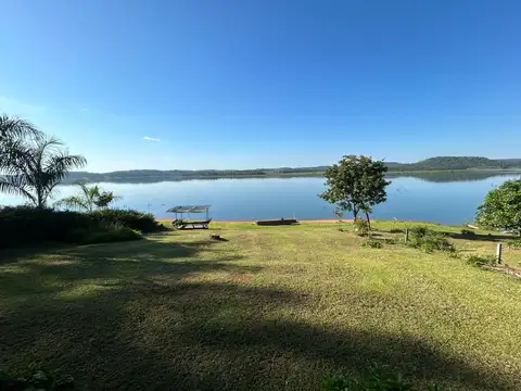 Casa frente al río en La Cueva del Teyu