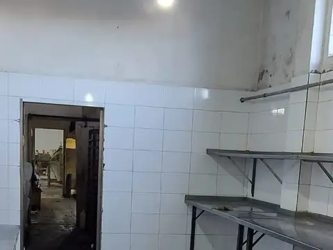 Galpón en venta en Lanus Este - oportunidad