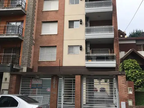 DEPARTAMENTO 2 AMBIENTES CON BALCON - EXCELENTE UBICACION -