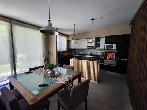 Casa 5 ambientes con 3 baños