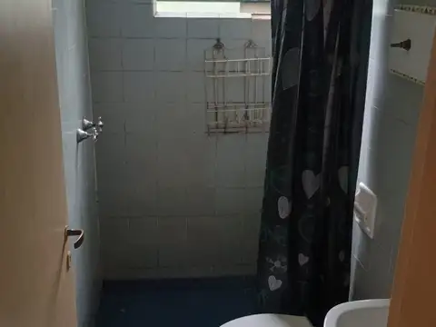 DEPARTAMENTO DE 2 AMBIENTES PEQUEÑO, CON LAVADERO   3er PISO POR ESCALERA  
