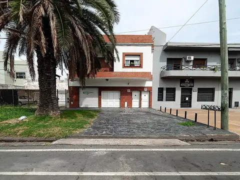 Venta Casa 5 ambientes con cochera en Avellaneda
