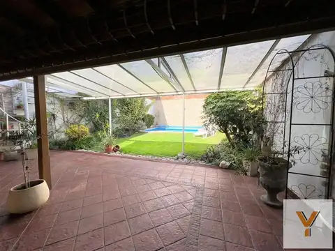Casa 5 ambientes con 4 baños