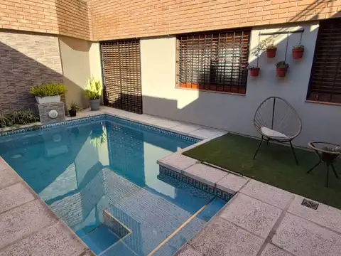Casa 10 ambientes con 3 baños