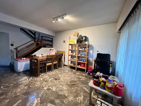 buen chalet  2 plantas de 4 ambientes  garaje 2 autos jardín disponible para febero/2021