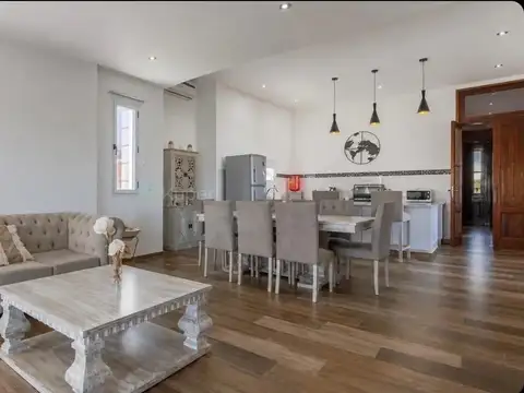Casa en Alquiler Temporal con 2 cocheras