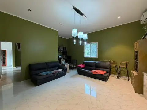 Casa 8 ambientes con 3 baños