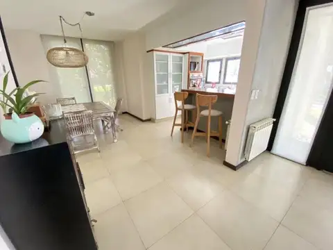 Casa 4 ambientes con 3 baños