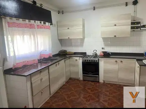 Casa 5 ambientes con 1 baño
