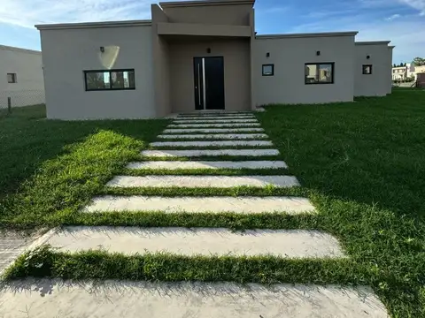 Excelente casa en planta baja,  Barrio San Felipe