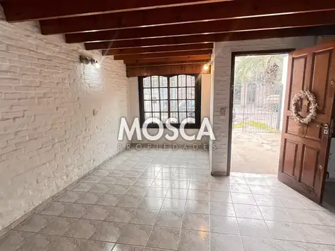 Casa en Alquiler con 1 cochera